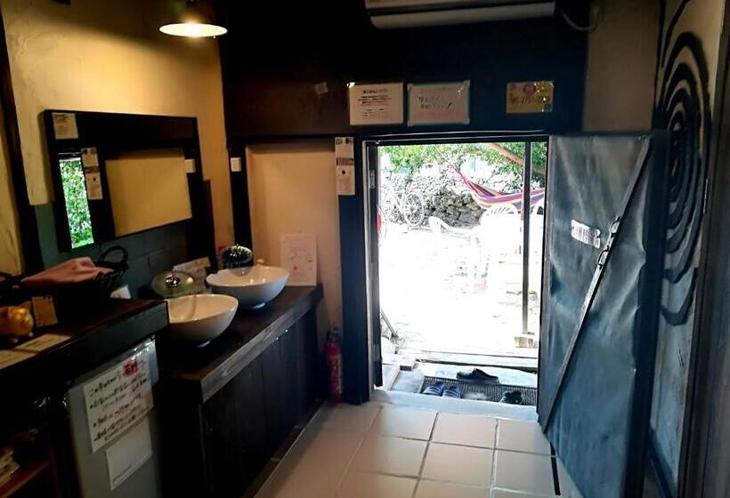 מיטה בחדר משותף, Taketomijima Guesthouse And Je Taime