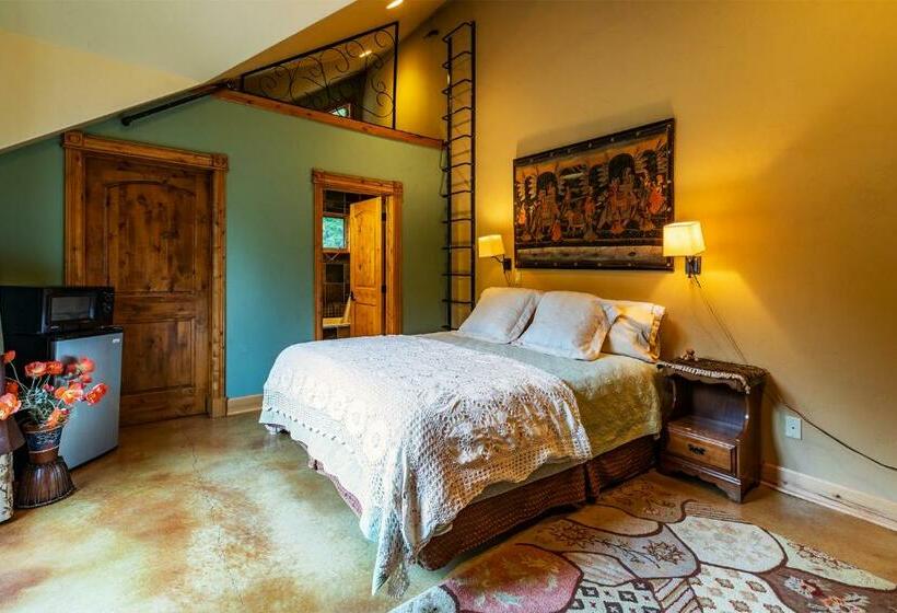 غرفة قياسية, Talus Rock Retreat