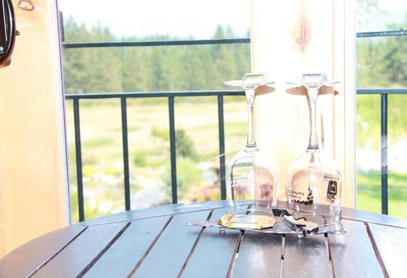 غرفة قياسية, Talus Rock Retreat