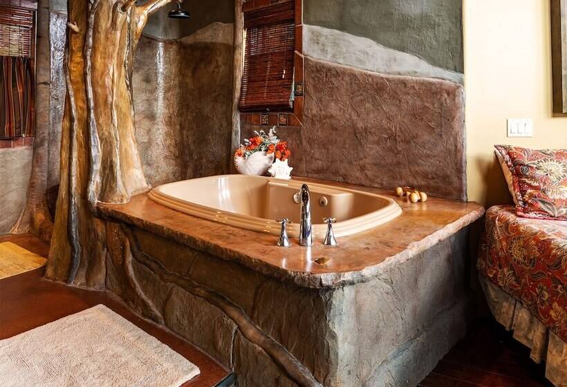 غرفة قياسية, Talus Rock Retreat