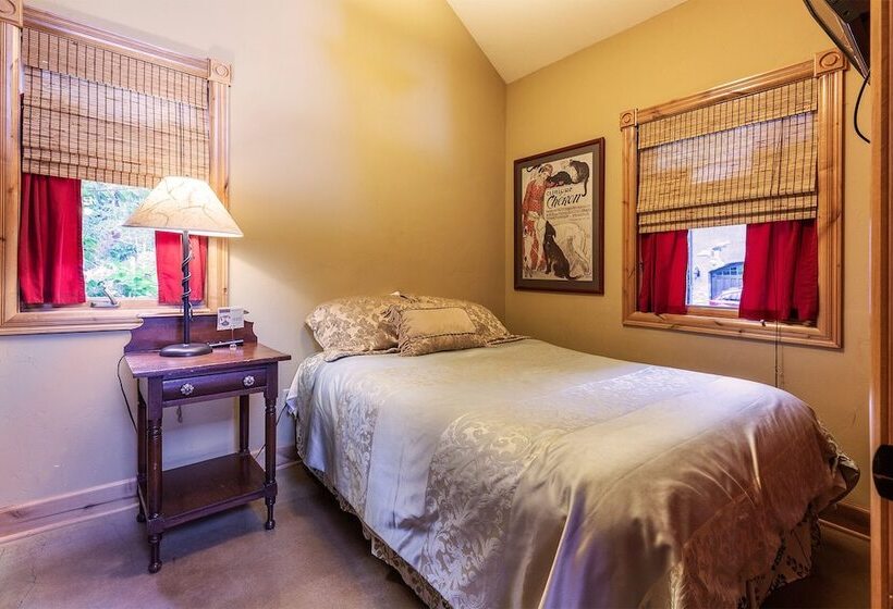 جناح, Talus Rock Retreat