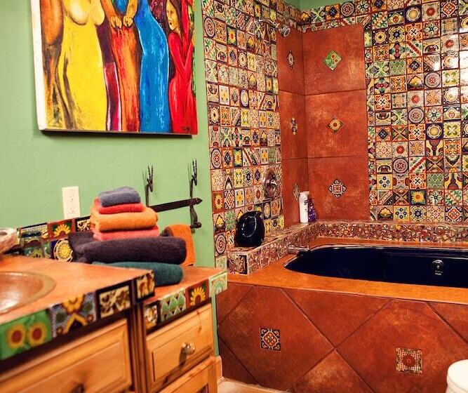 غرفة قياسية, Talus Rock Retreat