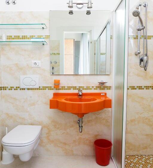 اتاق استاندارد چهار تخته با چشم‌انداز دریا, Albatros