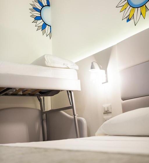 اتاق استاندارد چهار تخته با چشم‌انداز دریا, Albatros