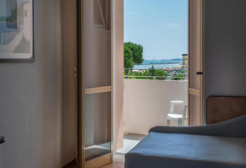 اتاق استاندارد چهار تخته با چشم‌انداز دریا, Albatros