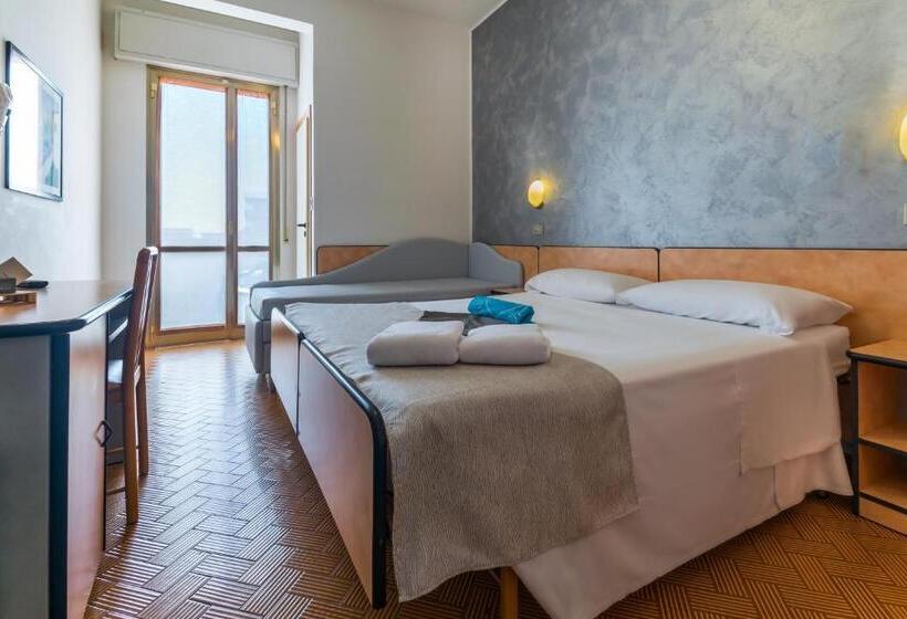 اتاق استاندارد چهار تخته با چشم‌انداز دریا, Albatros