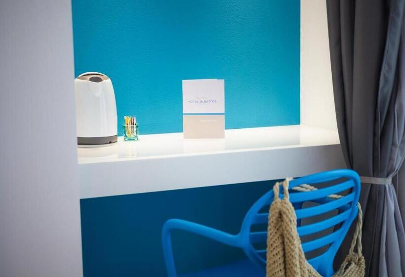 سوییت با چشم‌انداز استخر, Albatros