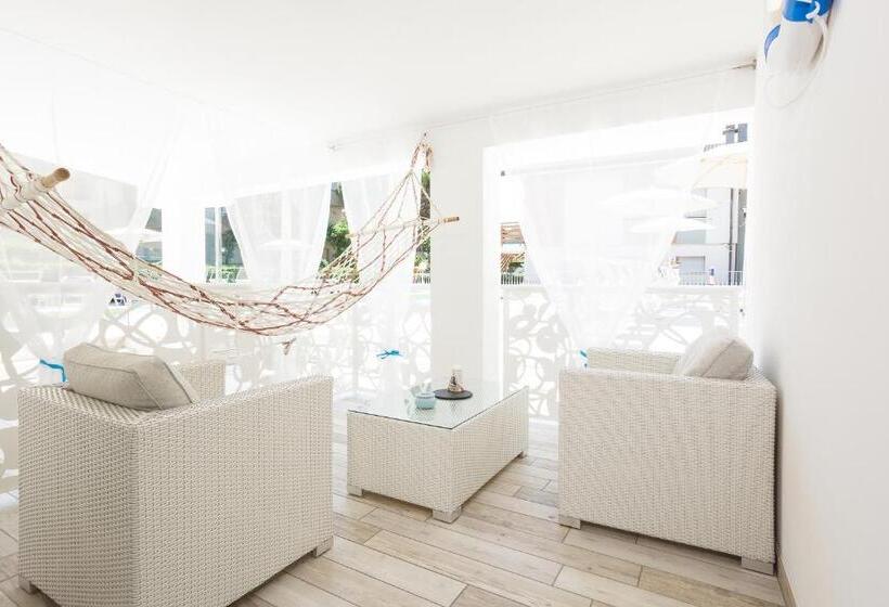 سوییت با چشم‌انداز استخر, Albatros