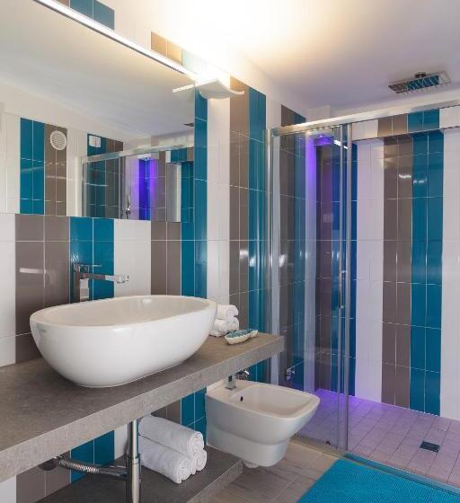 سوییت با چشم‌انداز استخر, Albatros