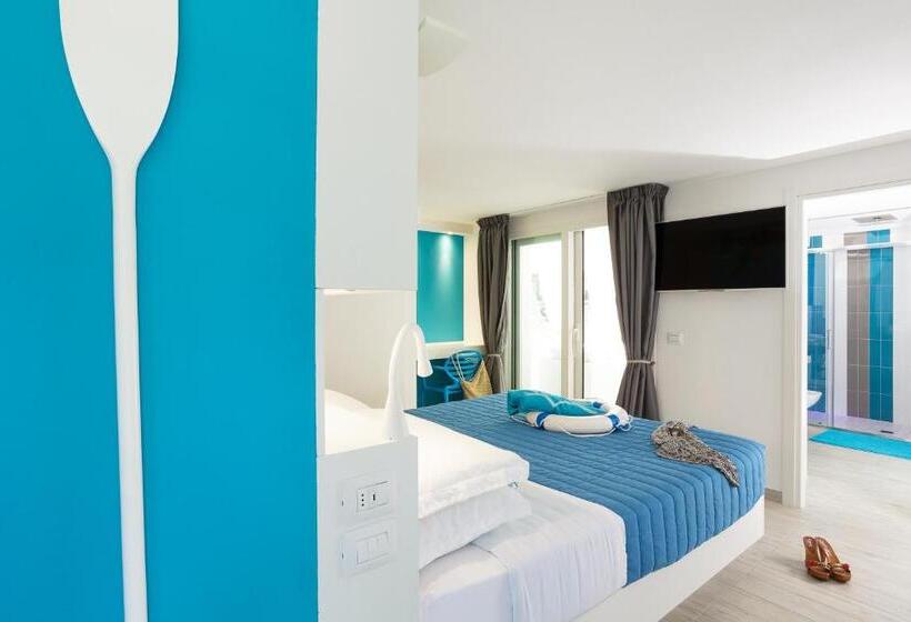 سوییت با چشم‌انداز استخر, Albatros