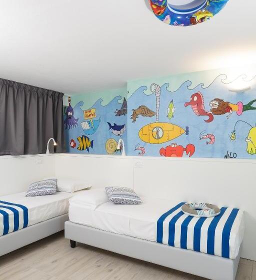 سوییت با چشم‌انداز استخر, Albatros