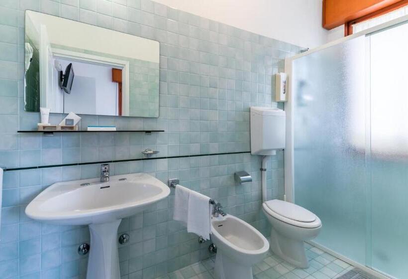 اتاق استاندارد چهارنفره با بالکن, Albatros