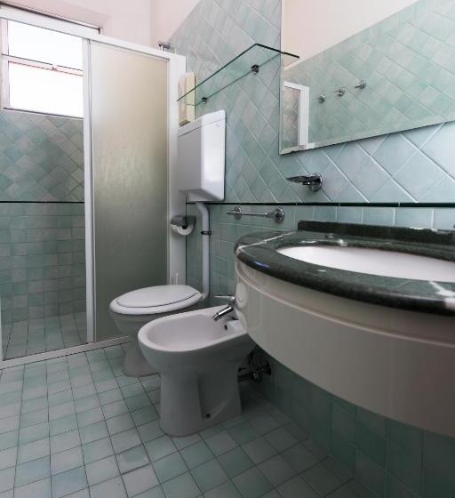 اتاق استاندارد چهارنفره با بالکن, Albatros