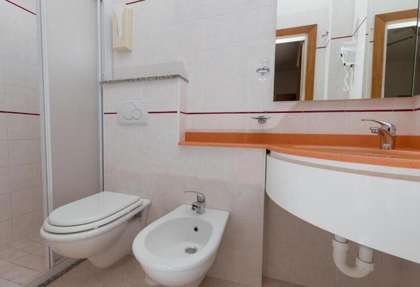 اتاق استاندارد چهارنفره با بالکن, Albatros