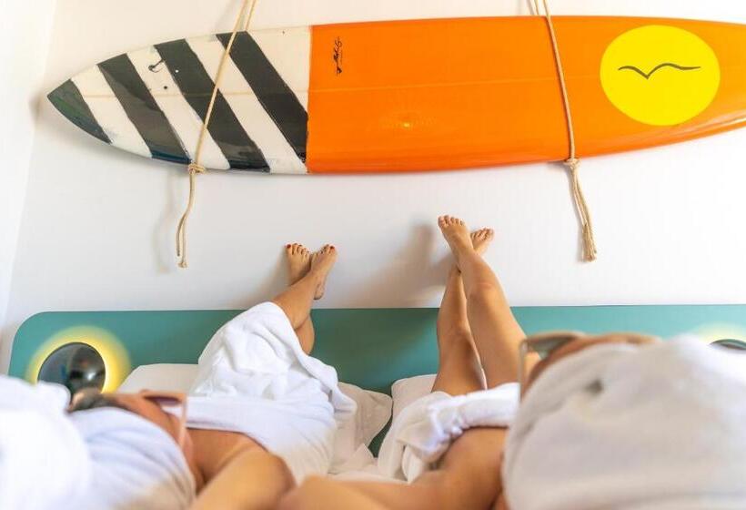 سوییت با چشم‌انداز دریا, Albatros