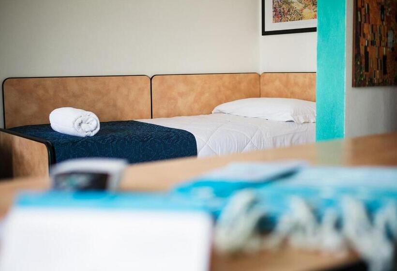 اتاق خانوادگی با چشم‌انداز دریا, Albatros