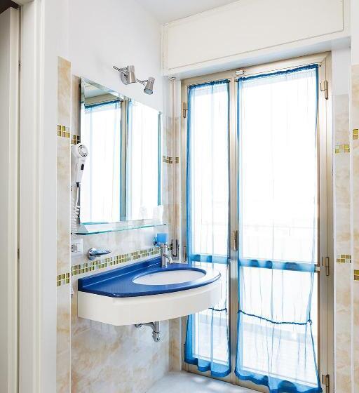 اتاق خانوادگی با چشم‌انداز دریا, Albatros