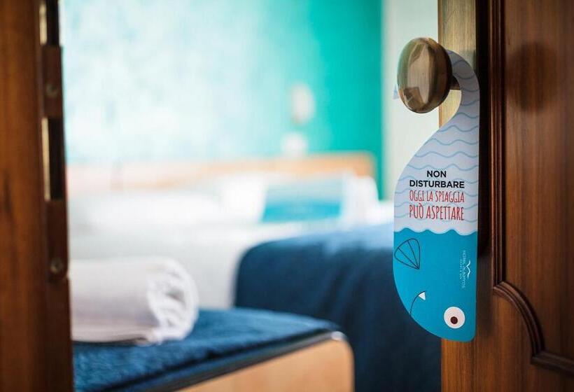 اتاق خانوادگی با چشم‌انداز دریا, Albatros