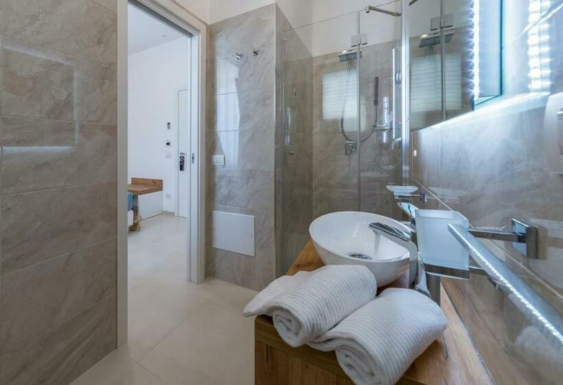 スタンダードルーム, Artemide