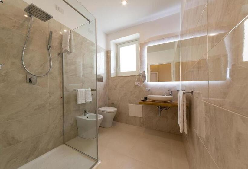 スタンダードトリプルルーム, Artemide