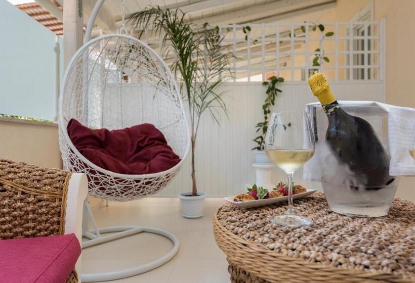Habitació Triple Deluxe, Artemide
