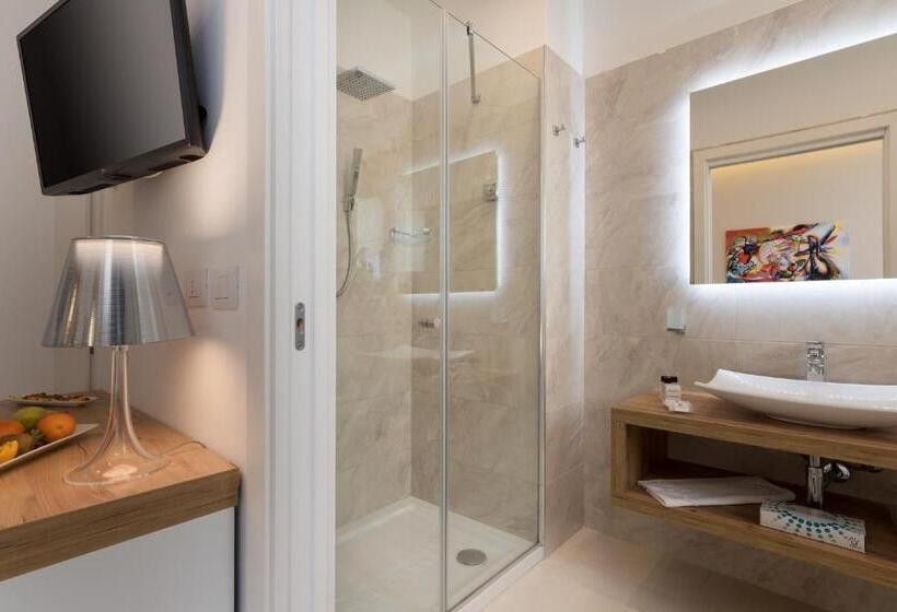 スタンダードトリプルルーム, Artemide