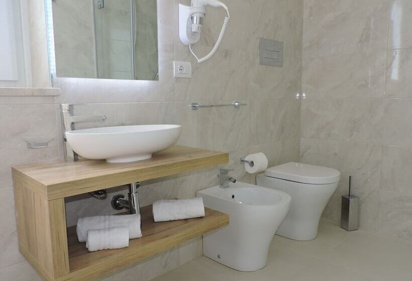 スーペリアトリプルルーム, Artemide