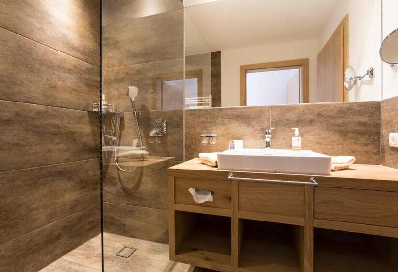 带阳台的豪华间, Das Landerer