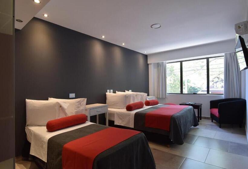 高级三人间, Piazza