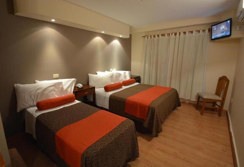 高级三人间, Piazza