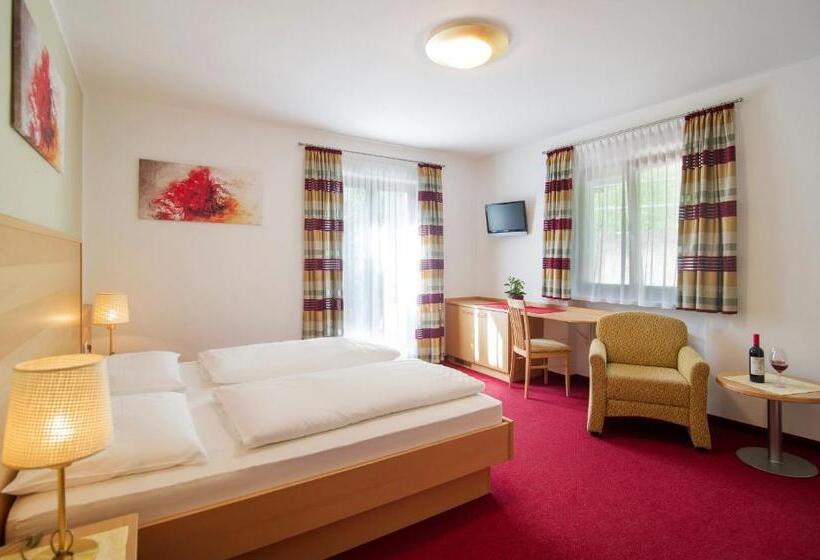 جناح جونيور, Römerrast