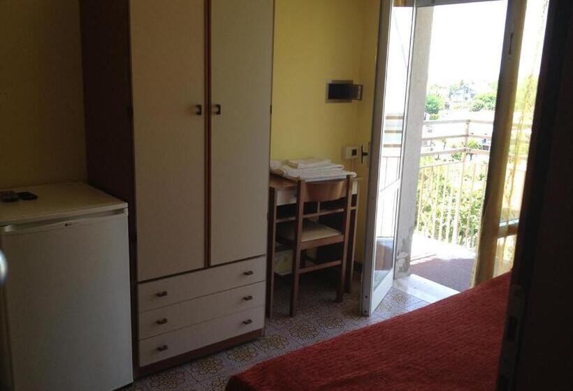 エコノミーシングルルーム, Wega