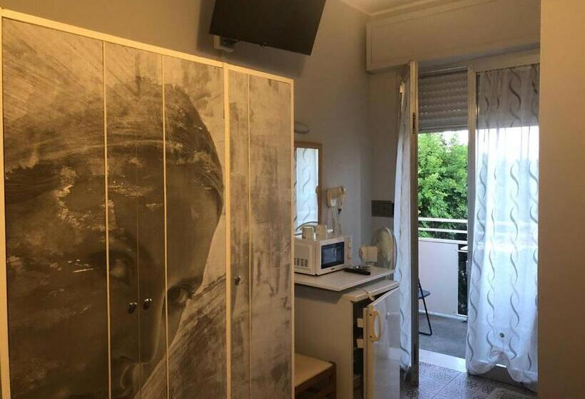 エコノミートリプルルーム, Wega