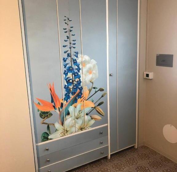 エコノミートリプルルーム, Wega