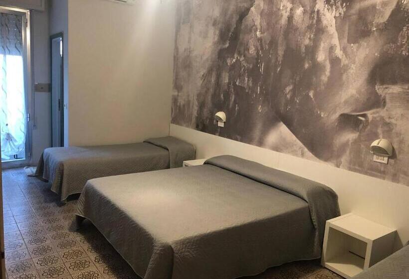 Economy Quadruple Room, Wega