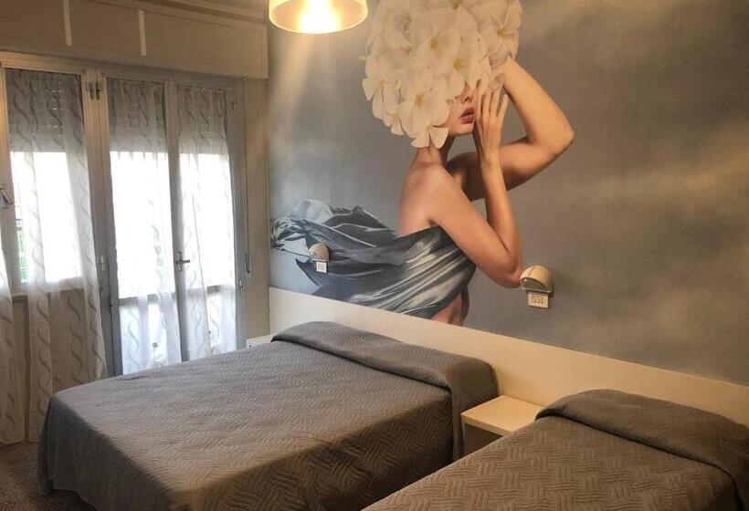 اتاق استاندارد سه تخته با بالکن, Wega
