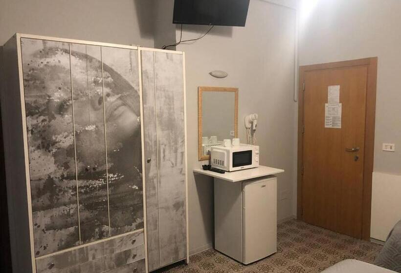 エコノミートリプルルーム, Wega