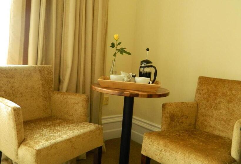 غرفة قياسية مطلّة علي البحر, Weston