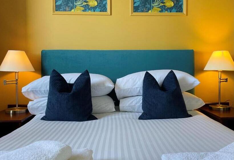 غرفة قياسية مطلّة علي البحر, Weston