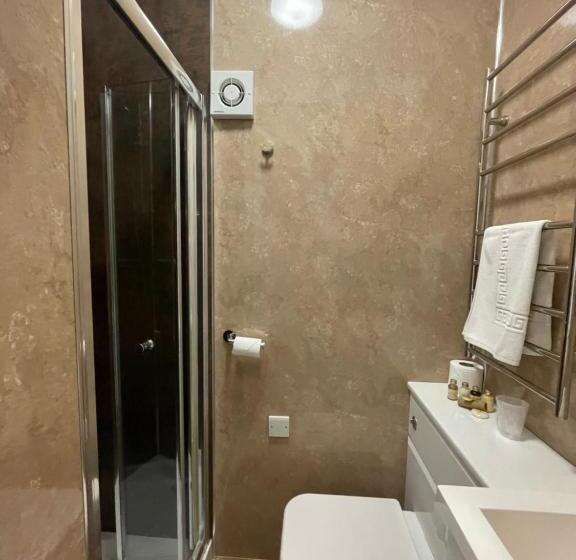 חדר יחיד פנימי, Weston