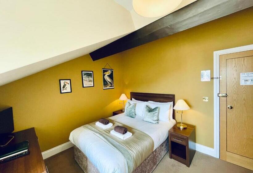 غرفة قياسية ذات أسقف منحدرة, Weston