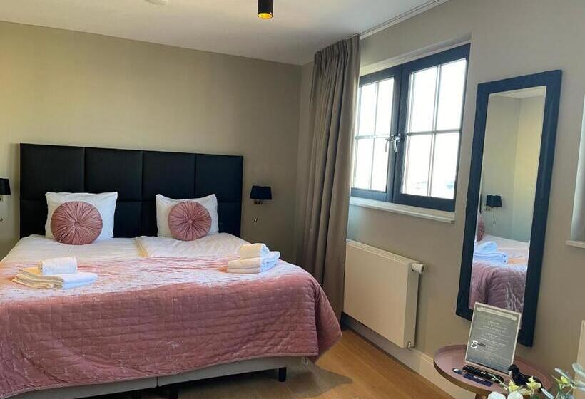 スタンダードスタジオ, Najade Resort