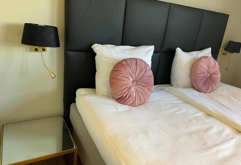 スタンダードスタジオ, Najade Resort