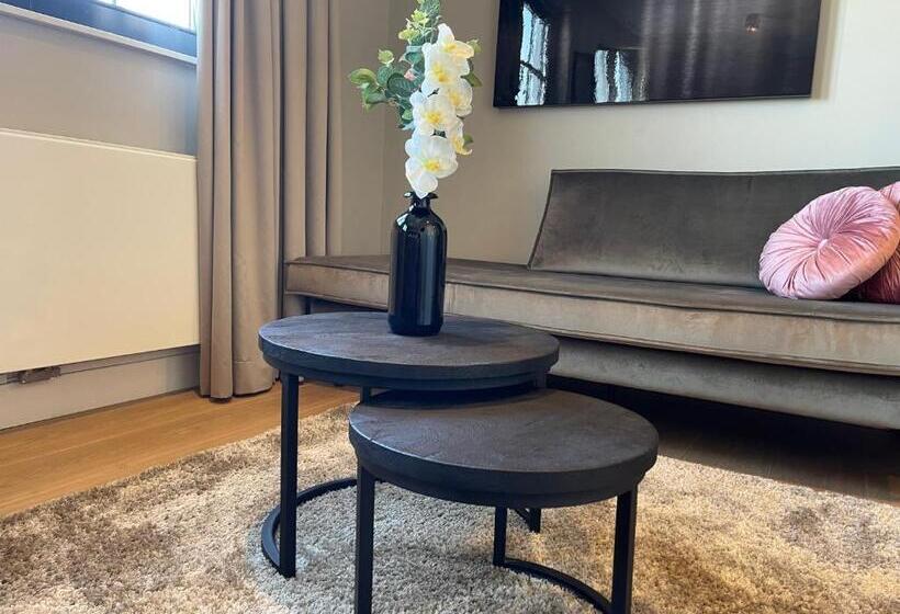 スタンダードスタジオ, Najade Resort