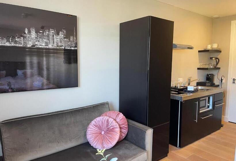 スタンダードスタジオ, Najade Resort