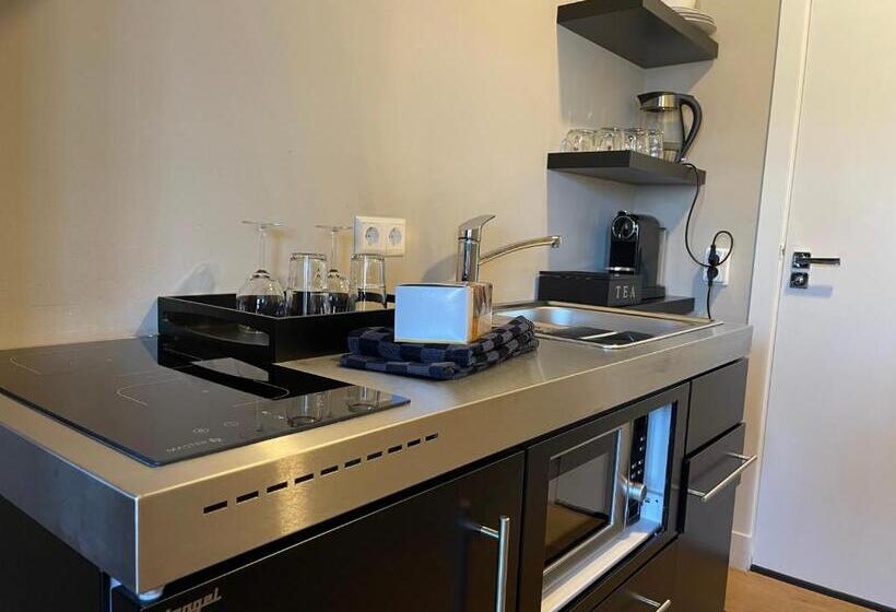 スタンダードスタジオ, Najade Resort