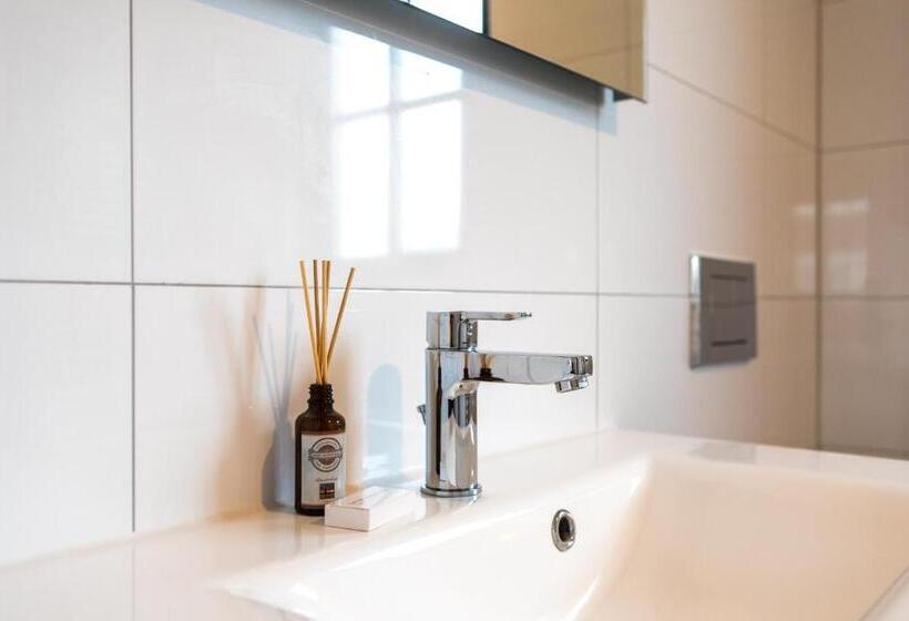 スタンダードスタジオ, Najade Resort