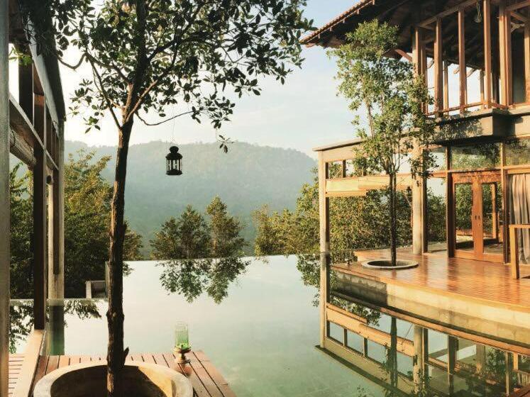 メゾネットスイート, The Shorea
