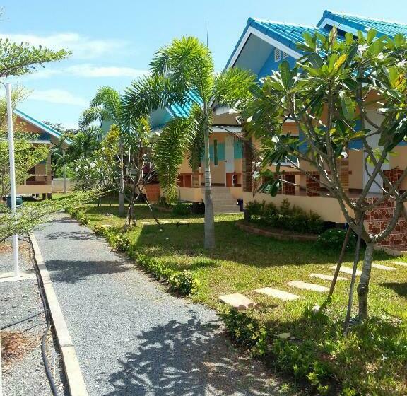 بنجلو قياسى, Sangtong Beach Resort