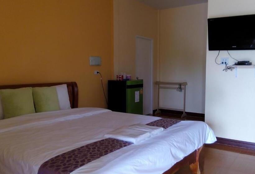 بنجلو قياسى, Sangtong Beach Resort